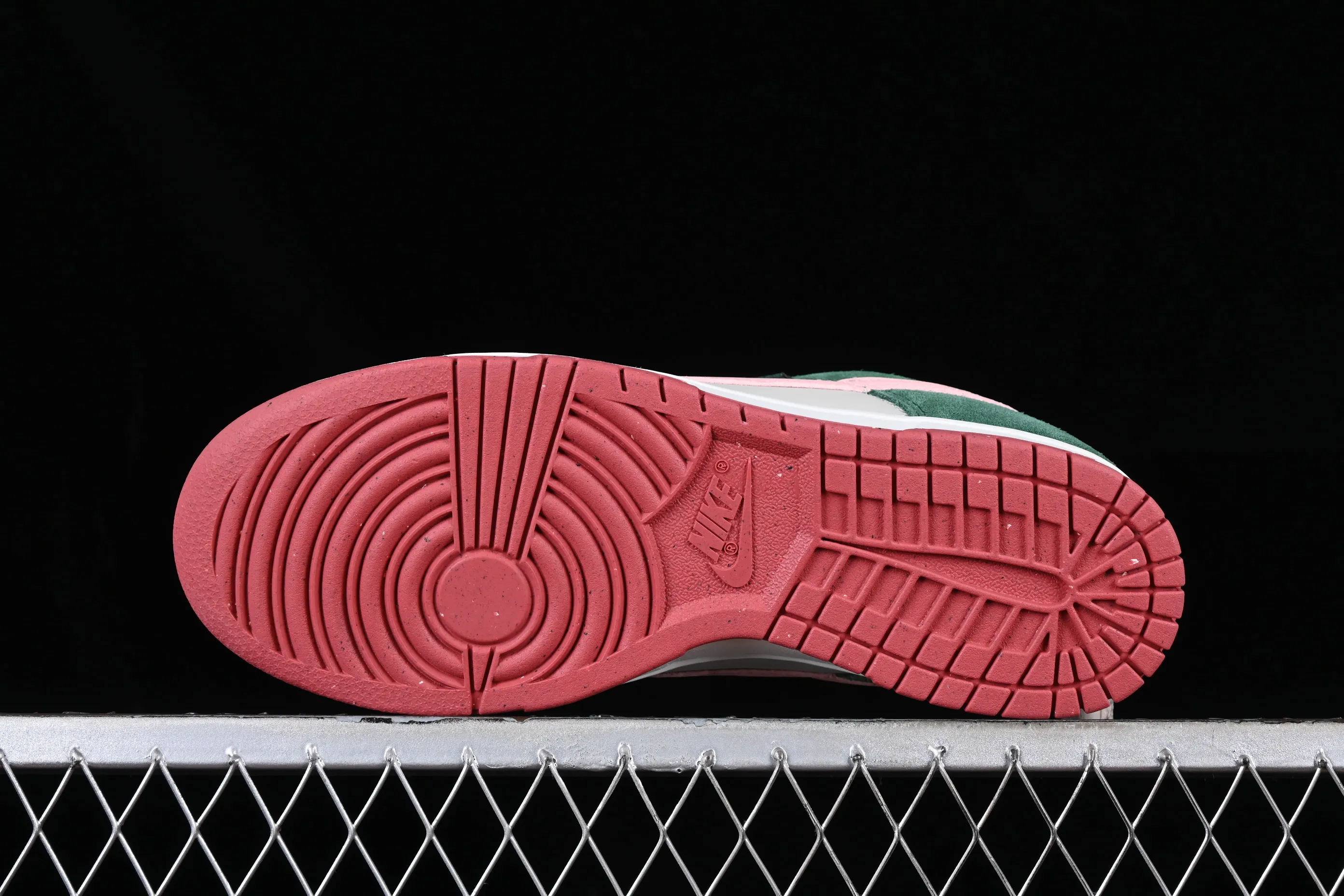 All Categories Nk SB Dunk Series Nk SB Dunk Low Low-top sneakers Nk Dunk Low "All Petals United" Sonorous Rose SB low-top casual sneakers FN8923-061
